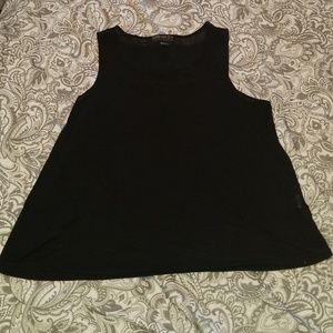 Black/mesh detailed tank